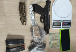 Homem é preso por tráfico de drogas e posse ilegal de arma de fogo