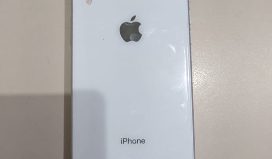 Honestidade: adolescentes encontram celular no Centro de Arapiraca e entregam à polícia