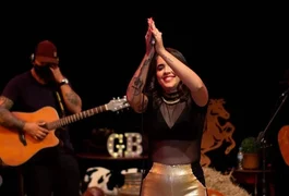 Jovem cantora sertaneja morre em capotamento de carro no interior de São Paulo