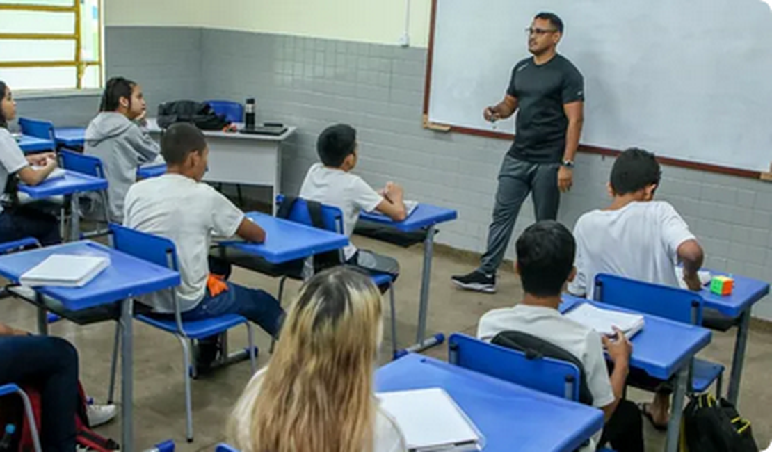 Pé-de-meia 'licenciatura': governo prevê bolsa acima de R$ 500 para incentivar estudantes a se tornarem professores