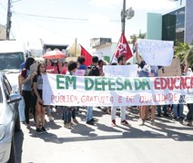 Vídeo. Estudantes e servidores da educação vão às ruas de Arapiraca em protesto contra cortes