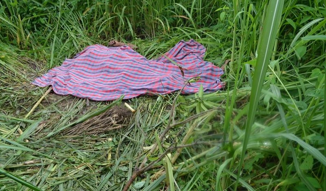Com sinais de estupro, corpo de mulher é encontrado em matagal