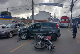Câmera flagra acidente que deixou motociclista gravemente ferido em Arapiraca; Assista