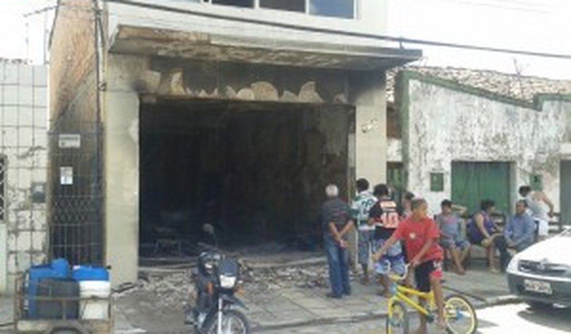 Homem coloca fogo em lojas de São Miguel