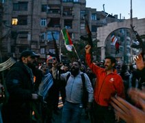 Rebeldes tomam o controle da capital da Síria e avião do ditador Bashar al-Assad some do radar