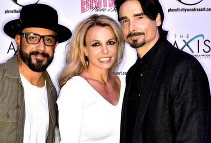 Britney Spears lança faixa em parceria com Backstreet Boys