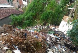 Criança de 3 anos morre e mãe fica ferida após casa desabar em Grota de Maceió