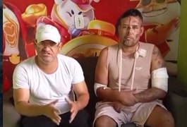Após sobreviver a grave acidente que matou Oseano Silva, em Viçosa, MC Thiaguinho recebe alta e volta para casa