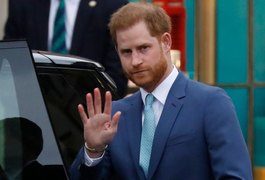 Príncipe Harry diz que crescer na família real foi como estar em um zoológico