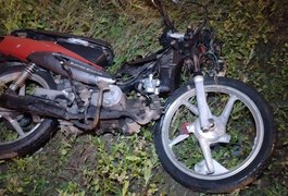 Colisão frontal entre ciclomotor e motocicleta deixa duas pessoas feridas, em Arapiraca