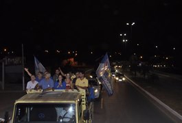 Rogério recebe apoio da população durante grande carreata pelas ruas de Arapiraca