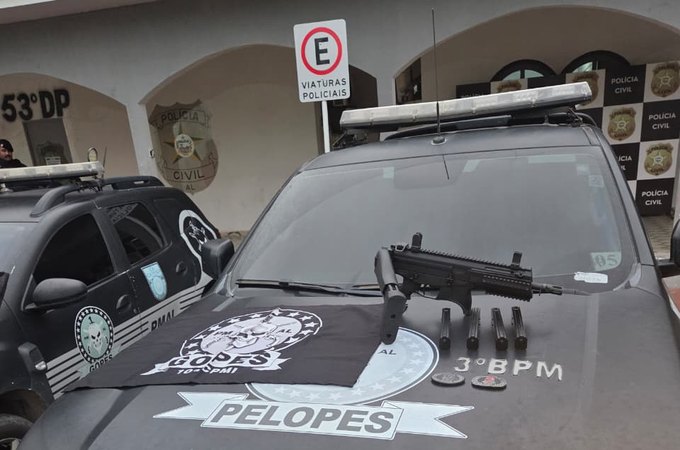 Idosa é presa após arma de grosso calibre ser localizada em residência, em Arapiraca