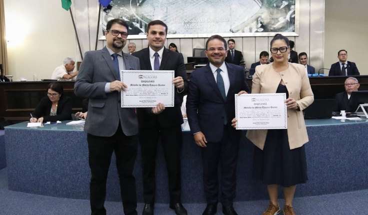 Filme 'Impeachment - Setembro, 1957, Sexta-feira 13' é exibido na Assembleia e realizadores da obra são homenageados