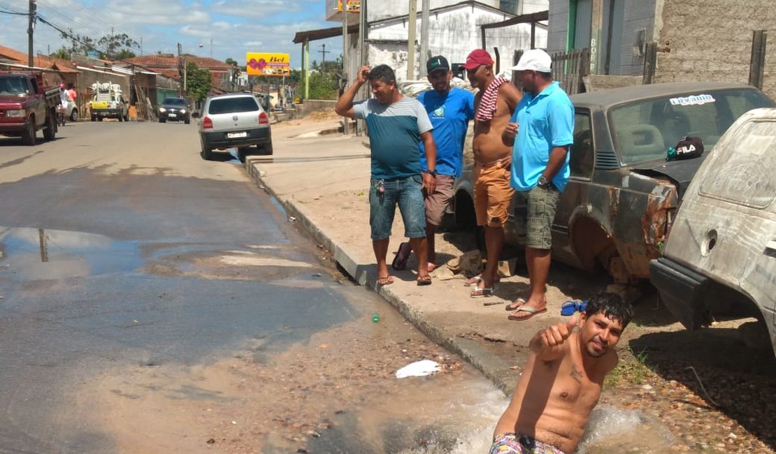 Vídeo. Moradores protestam contra vazamento de água em Arapiraca