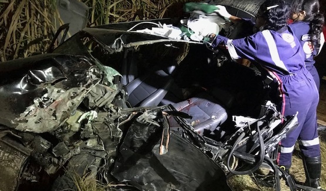 Colisão entre carro e ônibus deixa duas pessoas feridas em Marechal Deodoro