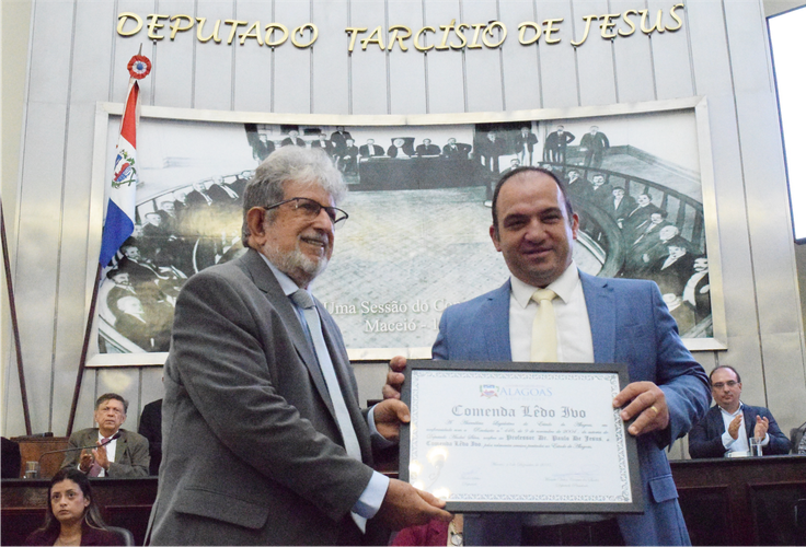 Professor e educador popular Paulo de Jesus é homenageado com a comenda Lêdo Ivo