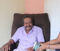 VÍDEO: Pesquisadora alagoana escreve livro sobre vendedor de quebra-queixo de Viçosa