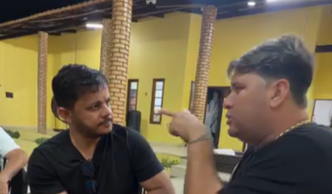 VÍDEO: Eleitores de Lula e Flávio Bolsonaro apostam carros em Arapiraca