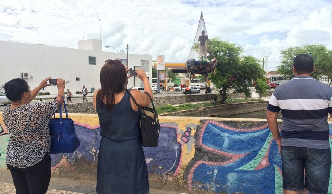 Intervenção artística no Riacho Salgadinho em Maceió chama atenção