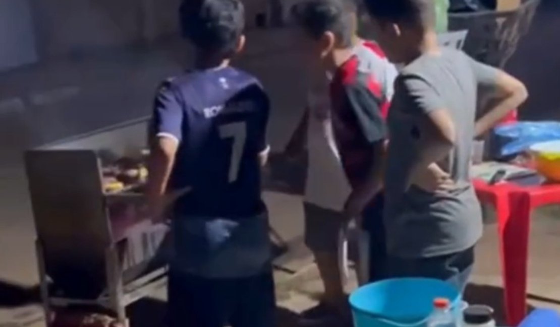 VÍDEO: Grupo de crianças faz churrasco ao som de Zezé Di Camargo e Luciano
