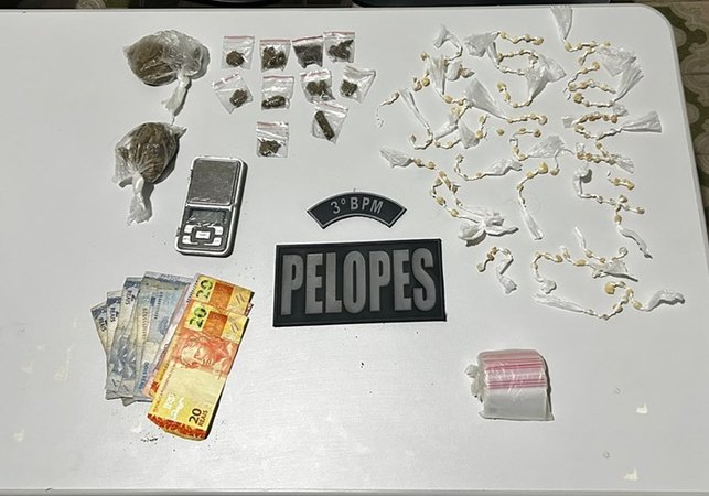 Jovem de 18 anos é presa por tráfico de drogas no Residencial Agreste