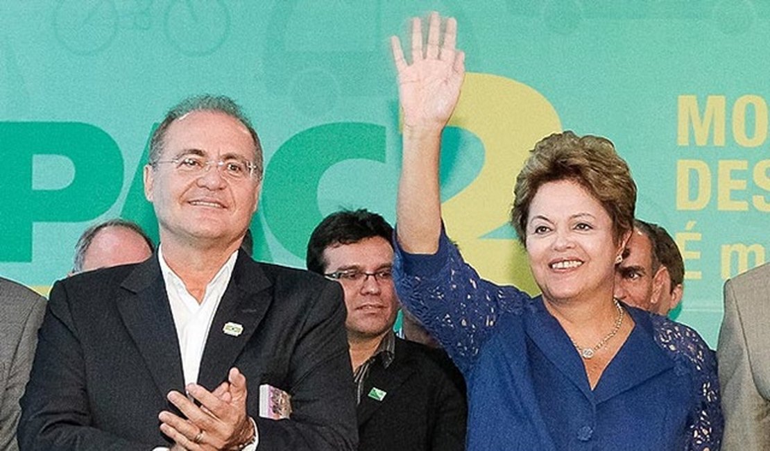 Renan Calheiros aplaude discurso de advogado de Dilma