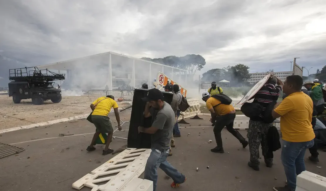 Moraes concede domiciliar a Fátima de Tubarão e mais 18 idosos do 8/01