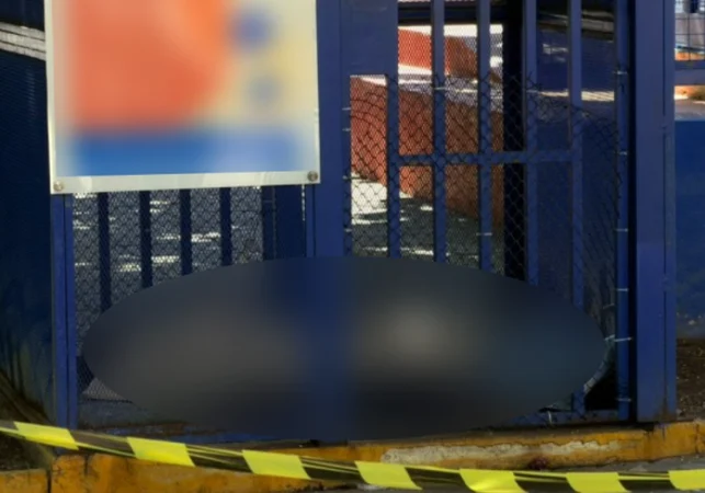 Homem encontrado morto estava sem roupas da cintura para baixo e com marcas de violência, na Ponta Verde