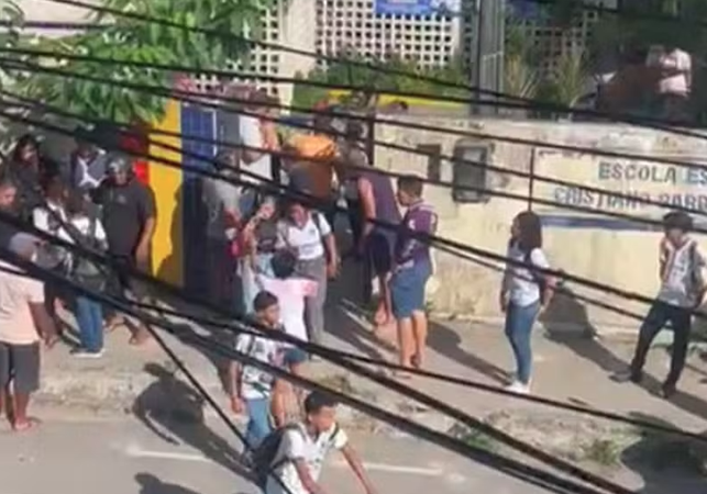 Adolescente de 14 anos esfaqueia três colegas dentro de escola em Pernambuco