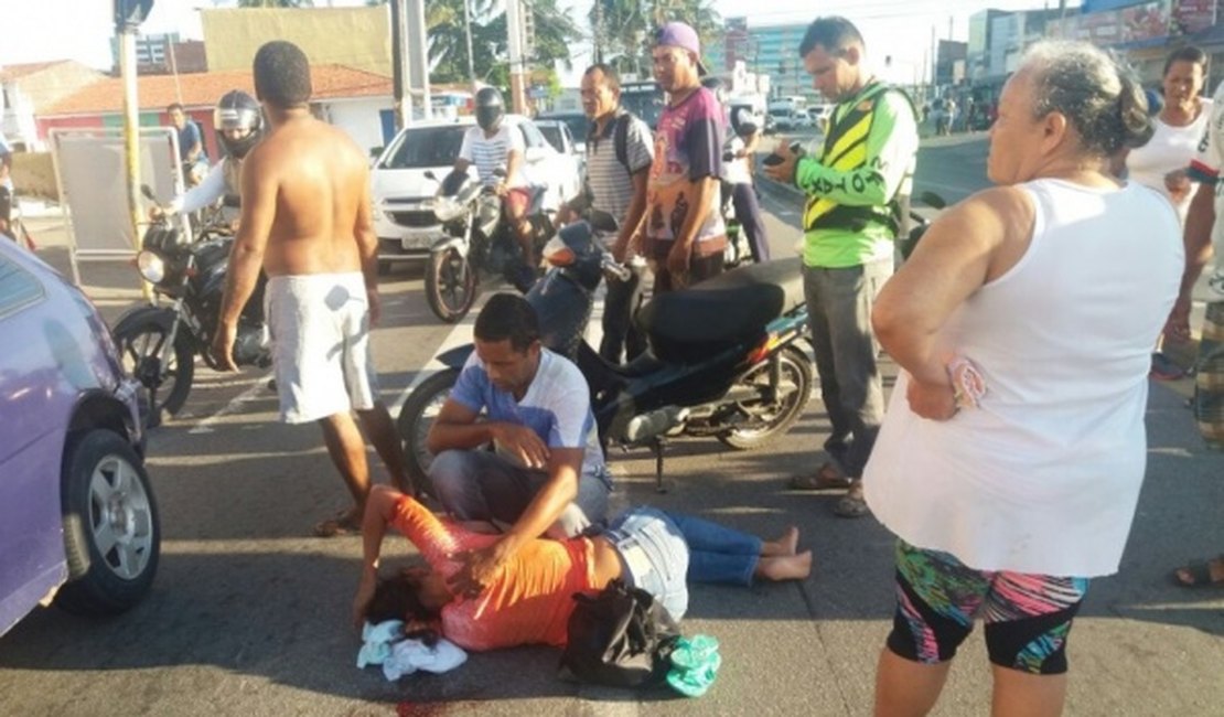 Pedestre é atropelada por mototaxista enquanto atravessava na faixa em avenida
