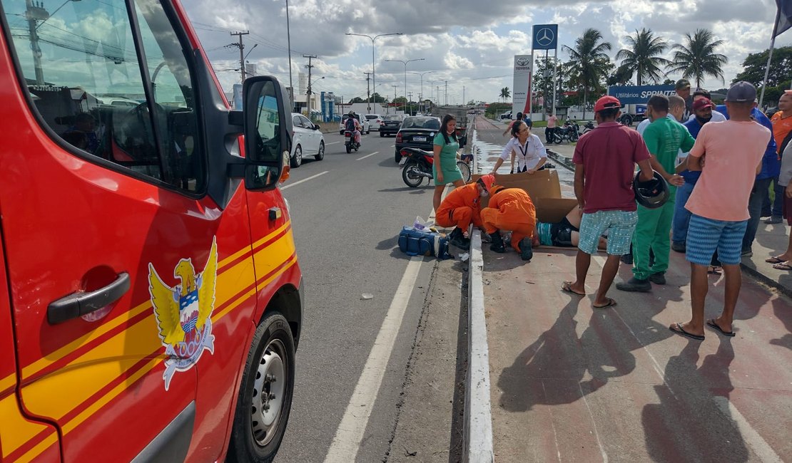 Motociclista fica ferido após bater em caminhonete durante ultrapassagem em Arapiraca