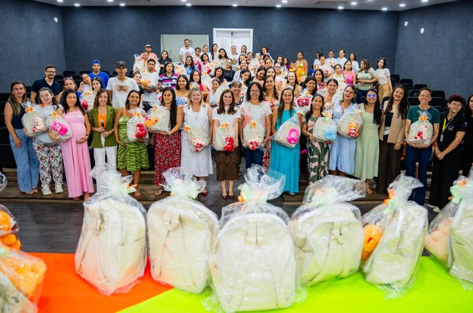 Arapiraca fortalece cuidado com gestantes e entrega 65 novos enxovais do projeto Mãe Arapiraquense