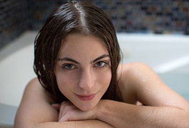 Modelo acusa Tinder de ter banido sua conta por ser “muito gostosa”