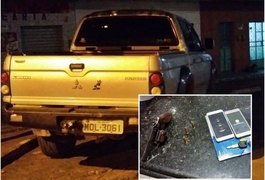 Jovens são detidos com arma de fogo e automóvel roubado