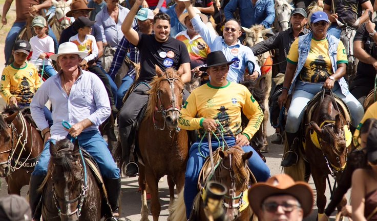 Gilvan Barros prestigia cavalgadas e recebe apoio popular em Igreja Nova e Feliz Deserto