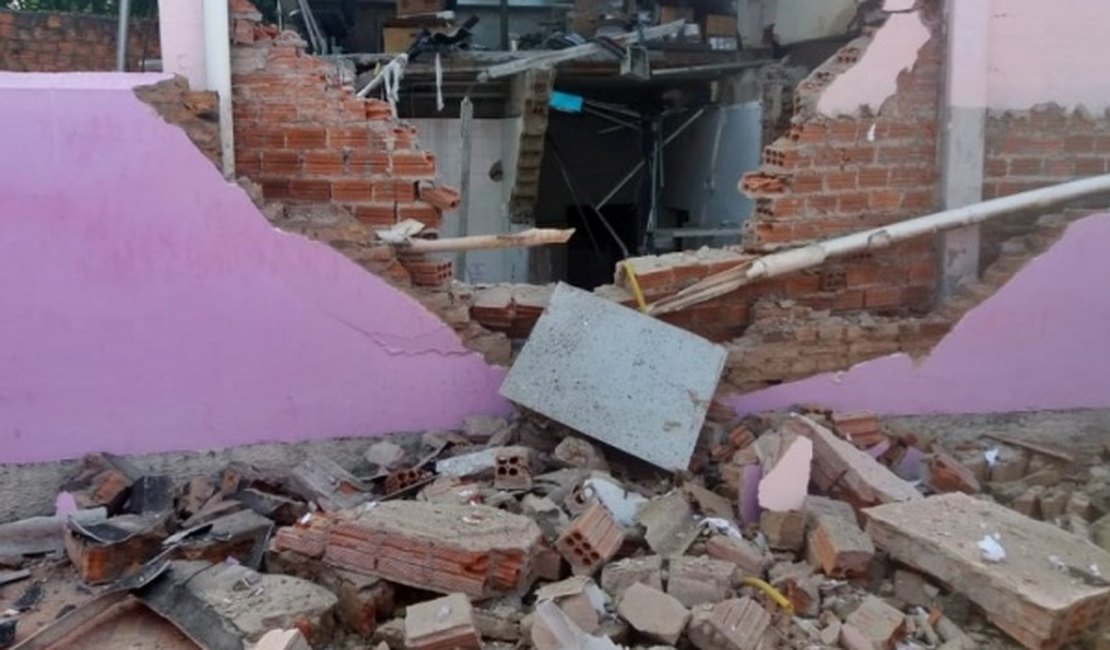 Criminosos explodem prédio de agência bancária em Igreja Nova