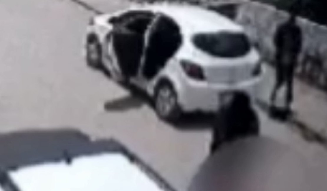 Câmera flagra momento em que falsos policiais matam homem em Arapiraca