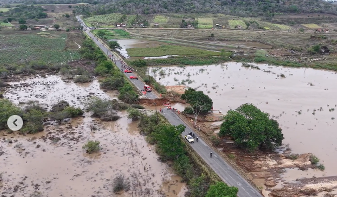 Ponte em rodovia cede e três pessoas morrem no interior de Sergipe