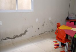 MPE vistoria CREAS e flagra superlotação e deficiências na estrutura física de creche em Santana do Ipanema