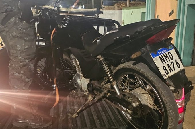 Motocicleta furtada no Bosque das Arapiracas é localizada por policiais no bairro Primavera