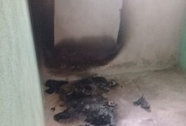 Durante discussão, homem ateia fogo em colchão e roupas de companheira, em Arapiraca