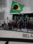Brasil se apresenta no desfile das nações na cerimônia de abertura dos jogos olímpicos Paris 2024