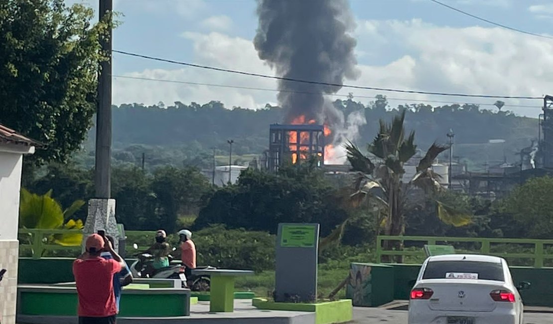VÍDEO: Explosão em tanque de álcool provoca grande incêndio na Usina Caeté, em São Miguel dos Campos