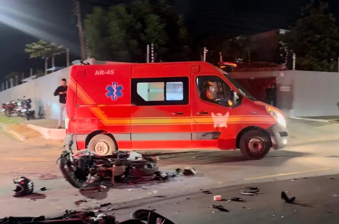 Colisão frontal deixa motociclistas gravemente feridos na Avenida Benjamin Freire de Amorim, em Arapiraca