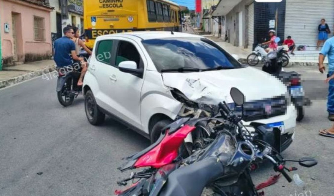 Carro de passeio colide frontalmente com motocicleta em São Miguel dos Campos