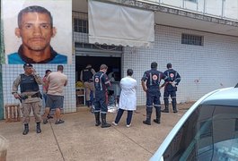 Homem é assassinado com golpes de faca e morre em frente a supermercado em MG