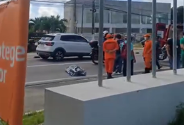 Condutora morre após colidir motocicleta contra poste em Maceió