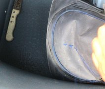 Vídeo: Homem ameaça passageiros de ônibus com faca em Maceió