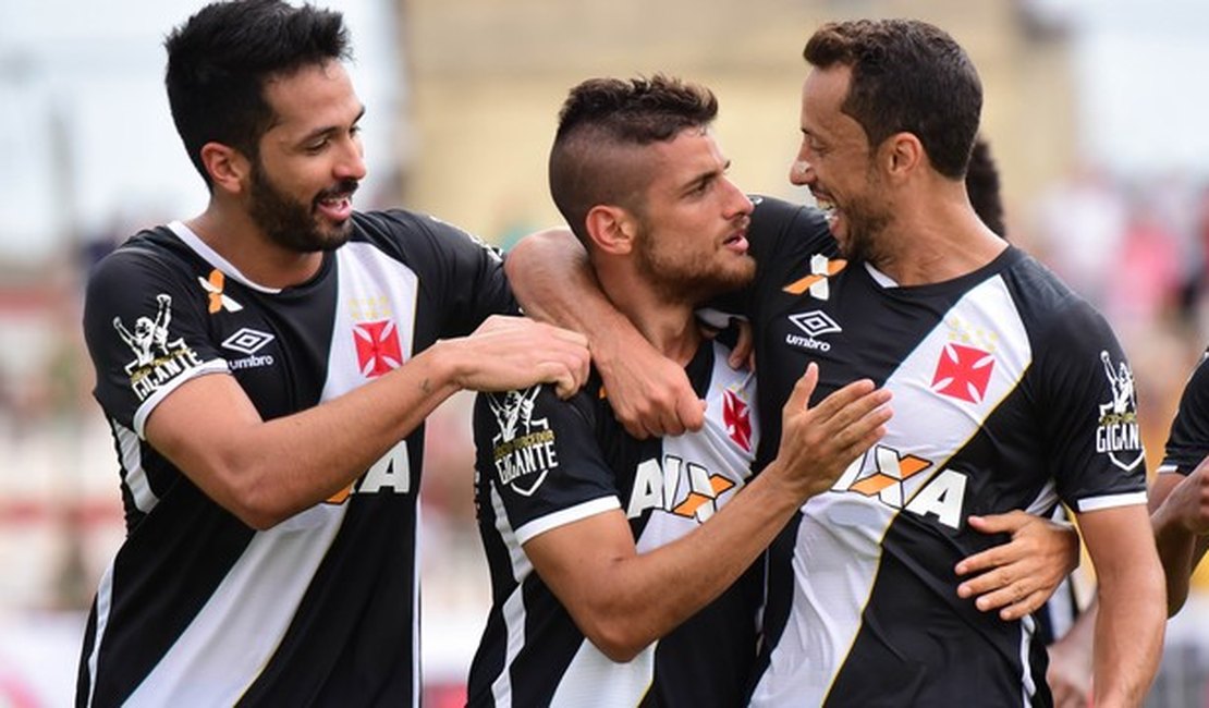 Com gol olímpico de Nenê e marca histórica de Loco, Vasco bate o Bangu