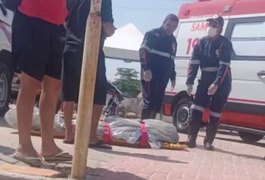 Homem morre após afogamento em área movimentada da praia da Barra de São Miguel